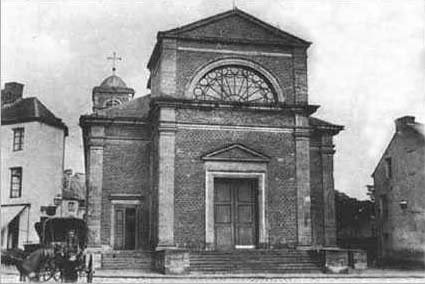 L'église au début du siècle. Elle eut la chance d'échapper aux destructions de 1918.
